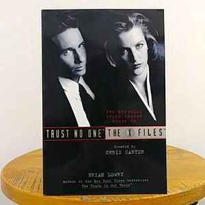 Vintage 1996 The Official Third Season Guide To Trust No One The X-Files Book